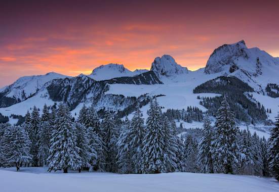 Bergpanorama im Berner Oberland mit der Gustispitze bzw. der Chrummfadenfluh