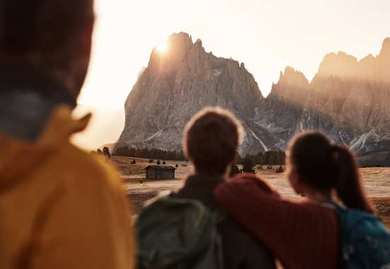 Von der Sonne geküsst: Die markanten Bergformationen der Dolomiten.
