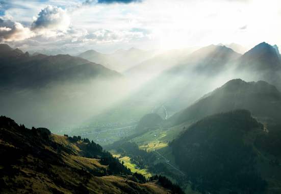 Blick über Damüls und den Diedamskopf (2.090 m) in Vorarlberg