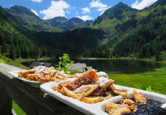 Kaiserschmarrn auf der Duisitzkarseehütte in den Schladminger Tauern in der Steiermark