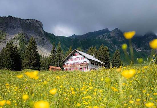 Alpengasthaus Edelweiß am Fuße der Kanisfluh in Vorarlberg