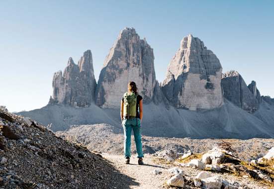 Wanderin vor den Drei Zinnen