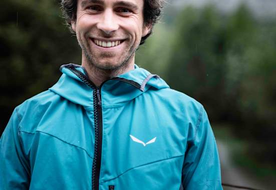 Vittorio Messini ist seit 12 Jahren Bergführer und führt für die Kalser Bergführer sowie für die Eiskletterschule iceGuides.