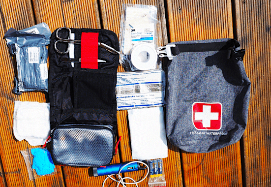 Erste Hilfe-Set: Standardausrüstung am Berg