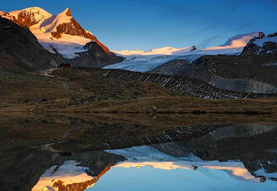 Walliser Bergwelt: Winterwanderung über den Stellisee zur Fluhalp bei Zermatt