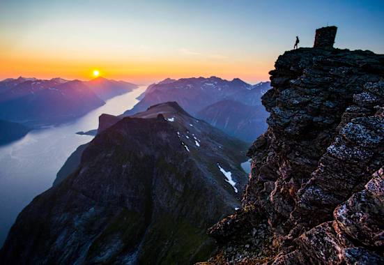 Wandern Klettersteig Fjord Norwegen Bergwelten