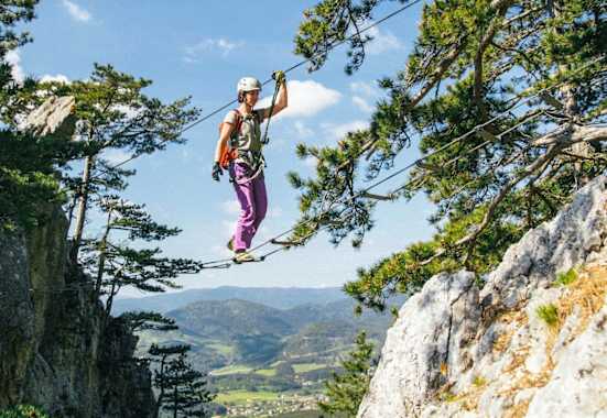Eine horizontale Sprossenleiter sorgt für extra Adrenalin