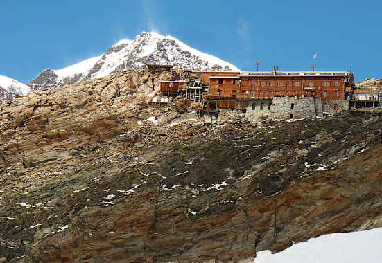 Die Gnifetti Hütte im Monte-Rosa-Massiv