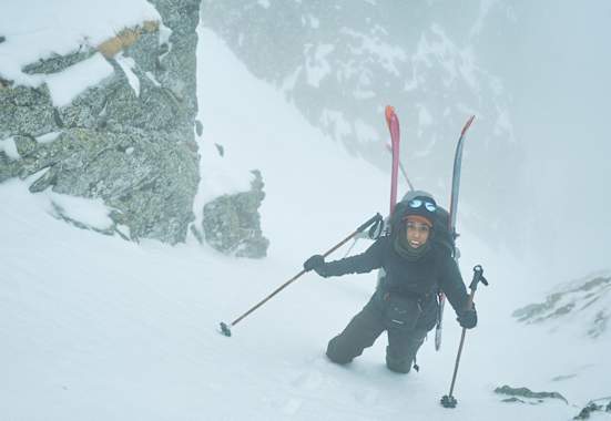 Freeriderin Silvia Moser erkundet mit ihren Freunden die Berge Osteuropas.