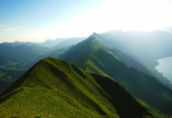 Gratwandern in den Emmentaler Alpen: 5-Gipfel-Tour hoch über Interlaken im Kanton Bern
