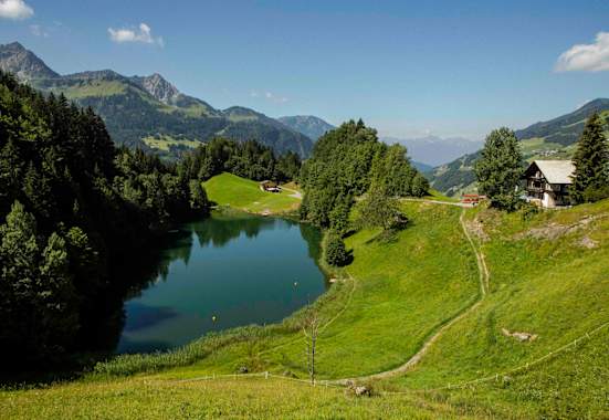 Der Seewaldsee im Großen Walsertal in Vorarlberg