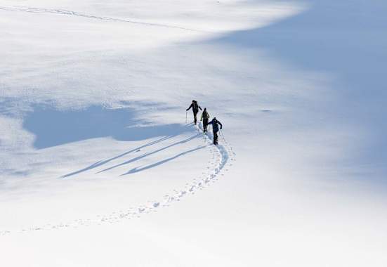 Die Skitourengruppe beim Aufstieg.