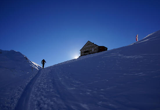 Das Hochjoch Hospiz im hintersten Rofental in den Ötztaler Alpen auf 2413 Meter ist ein Traumhafter Stützpunkt für herrliche Skitouren.