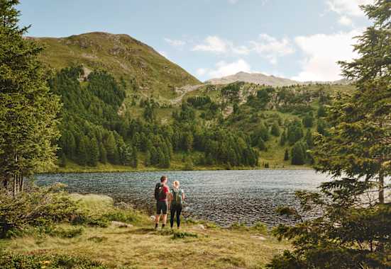 Idyllische Bergseen und regionale Gerichte: Dafür ist die Erlebnisregion Murtal bekannt.