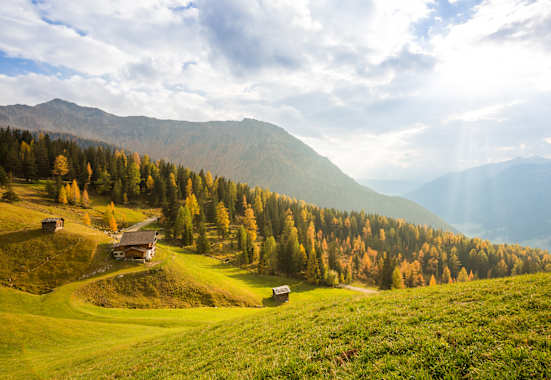 Herbst im Gsiesertal, Blick auf Almen und Bergen, goldenes Licht