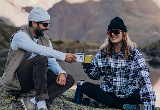 Bei ausgiebigen Touren in den Bergen braucht es die ideale Ausrüstung: Besonders die Augen müssen richtig geschützt werden.