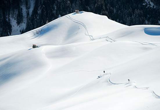 Unverspurte, kupierte Hänge laden zum Freeriden ein