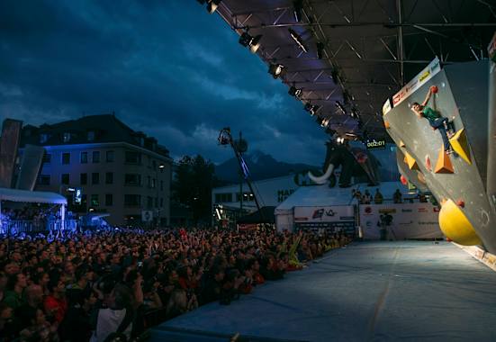 Bouldern vor tausendenBouldern vor tausenden Fans in der Innsbrucker Innenstadt - wer träumt nicht davon? 