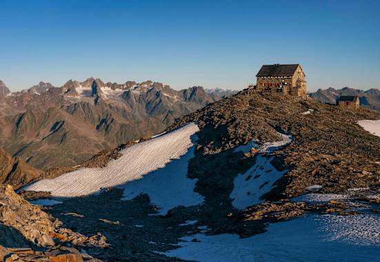 Hochstubaihütte in den Ötztaler Alpen in Tirol