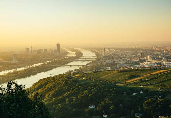 Wundervolle Aussicht auf Wien und die Donau währende der Laufstrecke vom Kahlenberg
