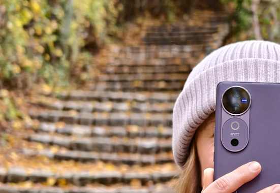 Das vivo V40 im Einsatz im herbstlichen Wien.