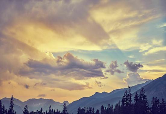 Wolken in den Bergen