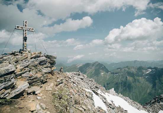 Gipfekreuz am Gipfel des Larmkogels