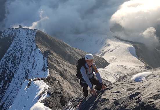 Die junge Hüttenwirtin aus Bern auf ihrem Weg zum Gipfel des Eiger