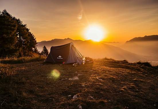Der Sonnenaufgang vor dem Zelteingang