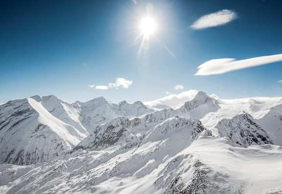Blick auf die schneebedeckte Glocknergruppe