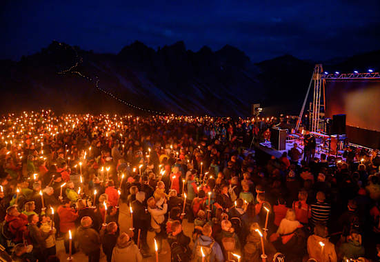 Ein Lichtermeer für David Lama