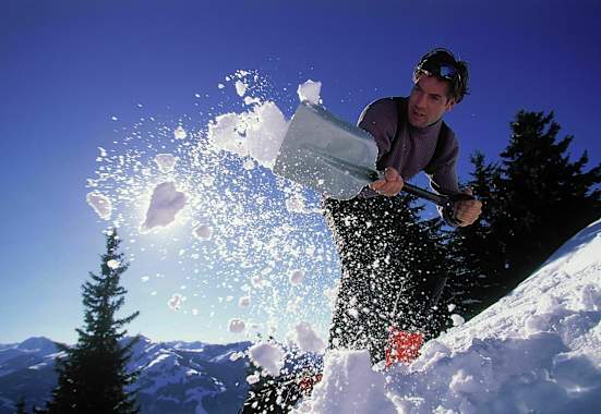 Lawinenabgang: Bergung per Schaufel