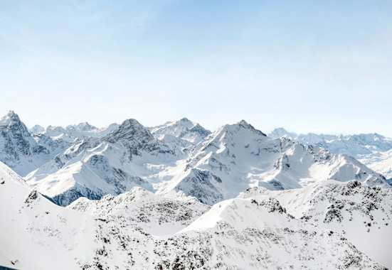 Ausblick auf die Alpenlandschaft.