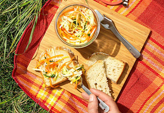 Perfekter Wamder-Proviant: Fermentierter Gemüsesalat