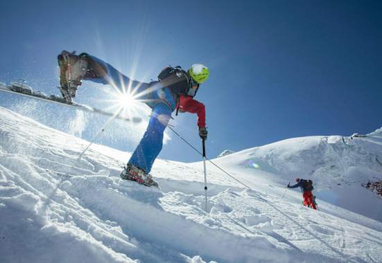 Skitourengehen: Auf die richtige Technik kommt es an. Aufstieg zur Suldenspitze in Südtirol, Italien