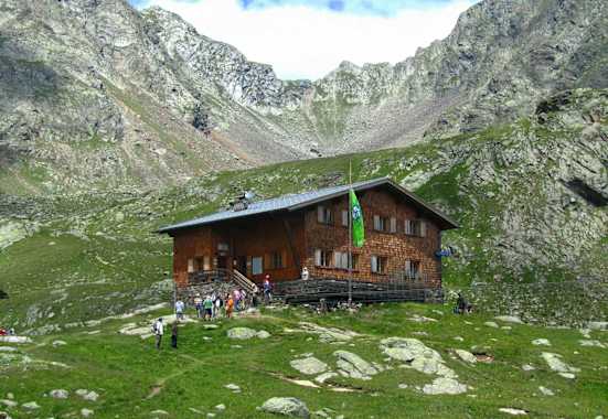 Die Tiefrastenhütte in Südtirol freut sich bereits auf Gäste