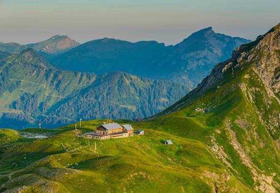 Die Fiderepasshütte (2.070 m) in den Allgäuer Alpen