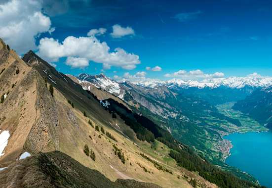 Panorama-Ausblick vom Brienzergrat in den Berner Alpen  