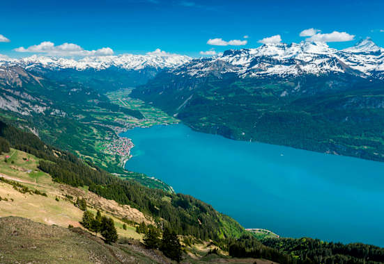 Blick auf den Brienzergrat auf den Brienzsee im Berner Oberland, eine der beliebtesten Bergtouren 2020 auf Bergwelten.com 