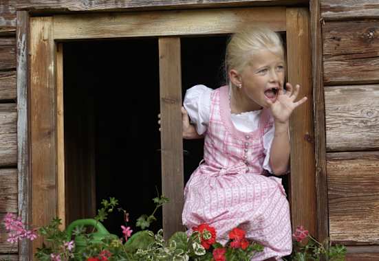 Mädchen beim Jodeln