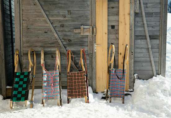 Volksskport in Tirol: Mit der Rodel ins Tal hinab rauschen