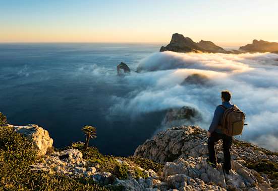 Auf Mallorca kann man nicht nur das Tanzbein schwingen, sondern großartige Wanderungen mit Meerblick unternehmen