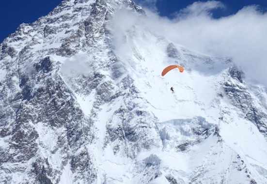 Noch gibt es kein Fotomaterial vom Flug des K2: Doch hier sieht man Max während seines erfolgreichen Flugs vom Broad Peak