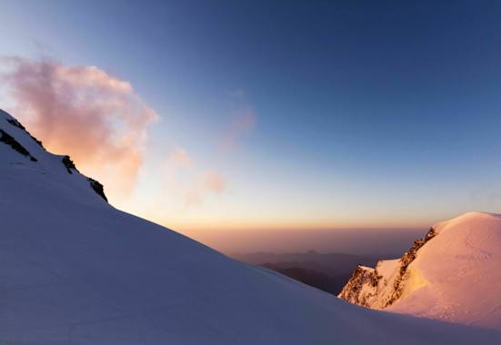 Sonnenaufgang an der Vincentpyramide im Monte-Rosa-Massiv in Italien