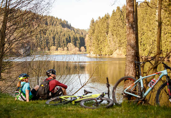 Im Granitland laden idyllische Plätze zu einer Rast während er Tour.