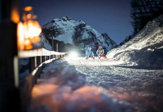 Nachtrodeln vom Feinsten: Start der Elfer Lift Rodelbahn nach Neustift hinab