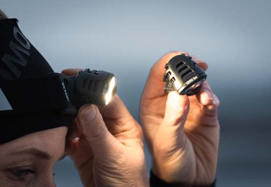 stirnlampe von slva closeup am kopf