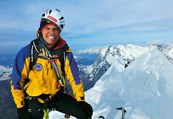 Peter Habeler am Eiger-Gipfel in der Schweiz