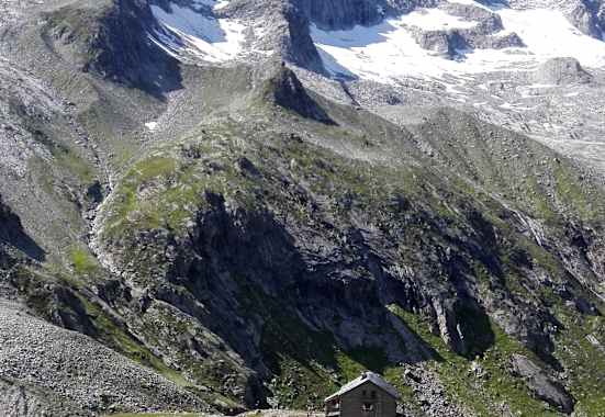 Die Richterhütte (2.374 m) in den Zillertaler Alpen