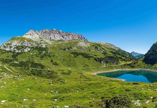 Die Rote Wand und der Formarinsee im Lechquellengebirge